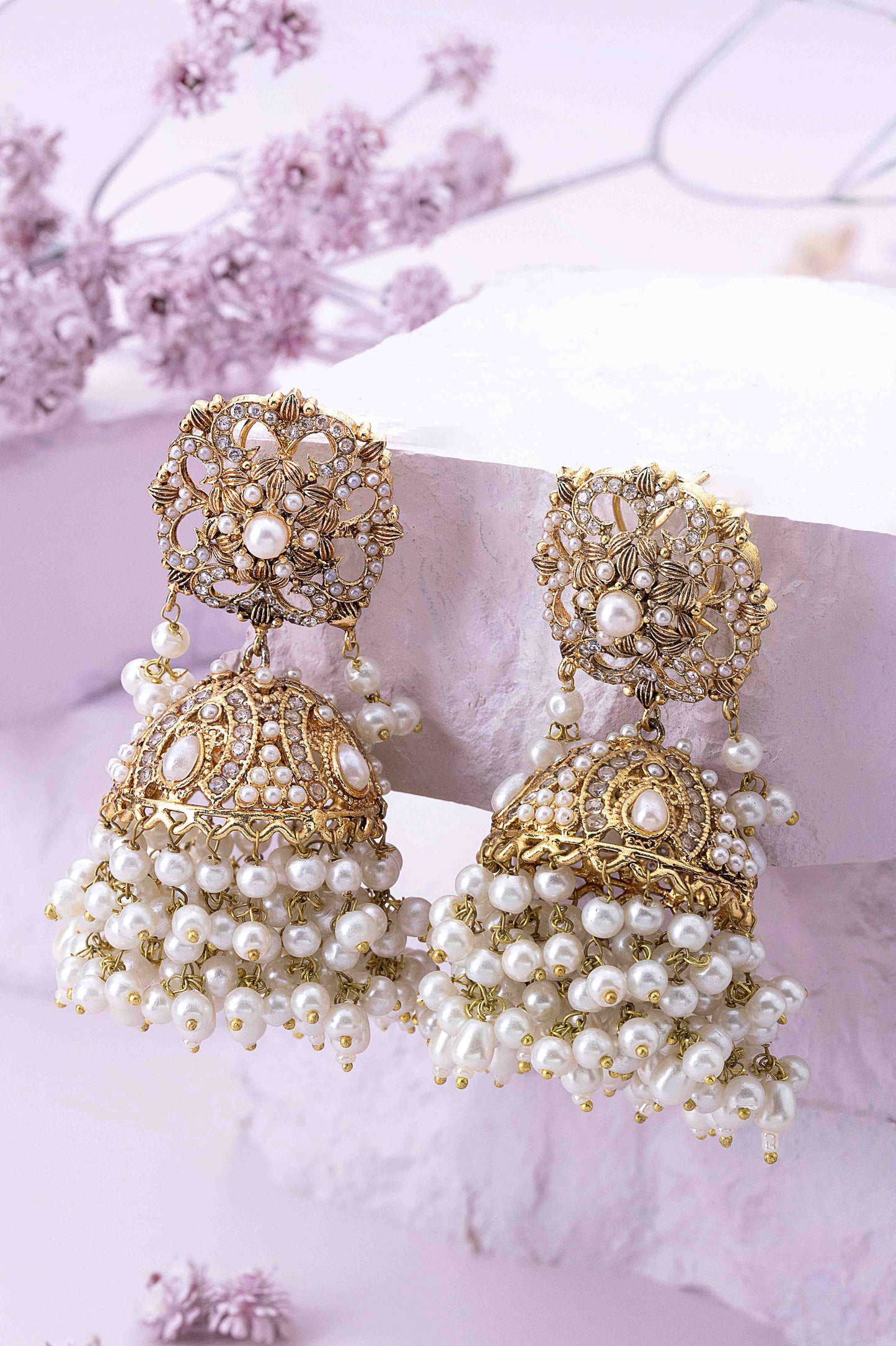 Affix Set with White Pearls